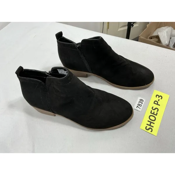 Womans Time & Tru Ankle Bootie Size 12 W Black Block Heel Side Zip Round Toe - Image 2