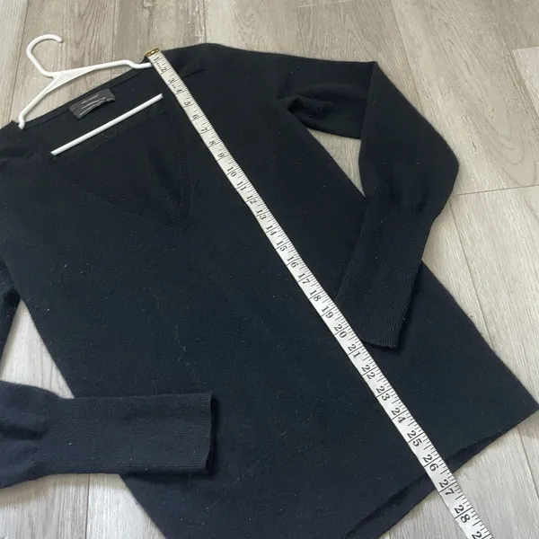 Club Monaco Sweater cashmere v neck knit womens Black (medium) classic office - Image 7