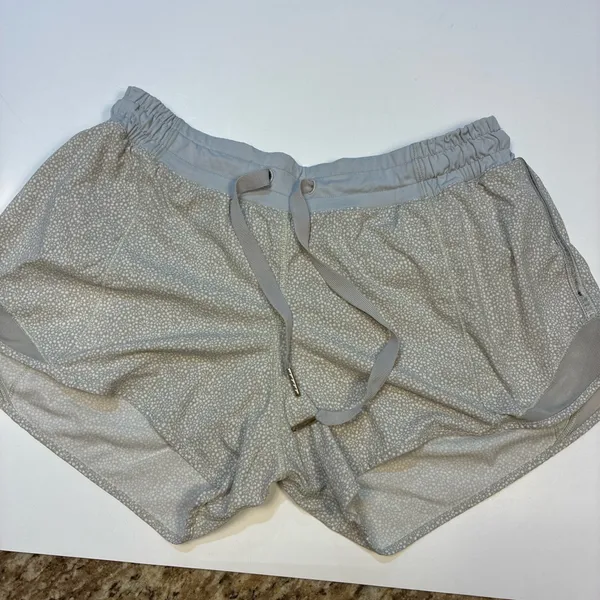Lululemon Woman’s Size 8 Gray Speed-up Shorts - Image 3