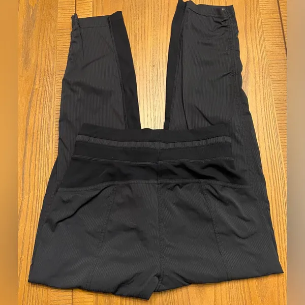 Lululemon‎ Dance Studio Crop 25" Cinchable Hem Mid-Rise Pants in Black Size 2 - Image 12