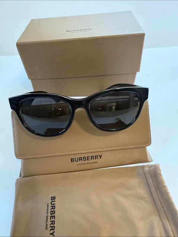 Burberry women’s Black Sunglasses with Brown Case and Pouch - Image 10