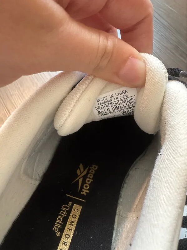 Reebok White and Black - Image 9