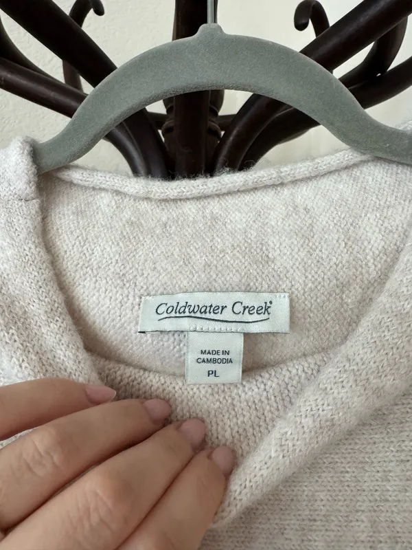 Vintage Style Beige Mockneck Knit Sweater - Image 4