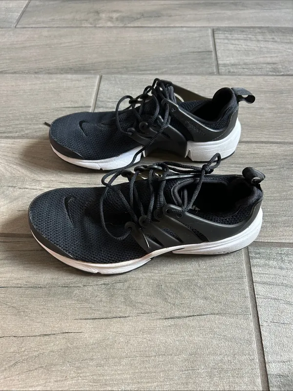 Nike Black and White Knit Running Shoes - Image 2