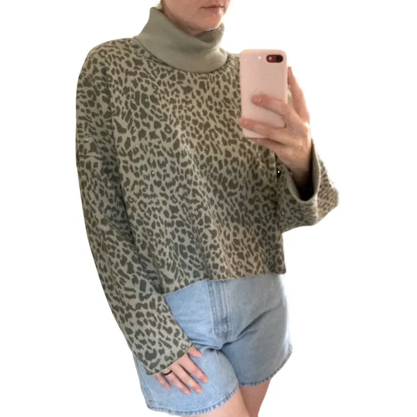American Eagle Light Green Leopard Print Cropped Sweatshirt - Size M - Image 3