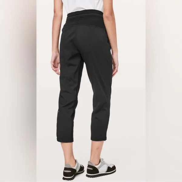 Lululemon‎ Dance Studio Crop 25" Cinchable Hem Mid-Rise Pants in Black Size 2 - Image 6