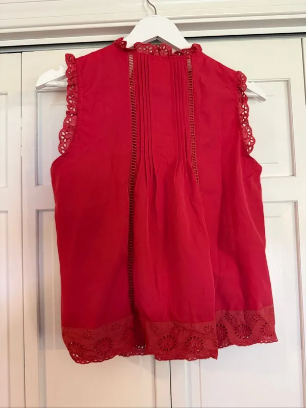Boutique pink eyelet ruffled trim button front blouse small - Image 4