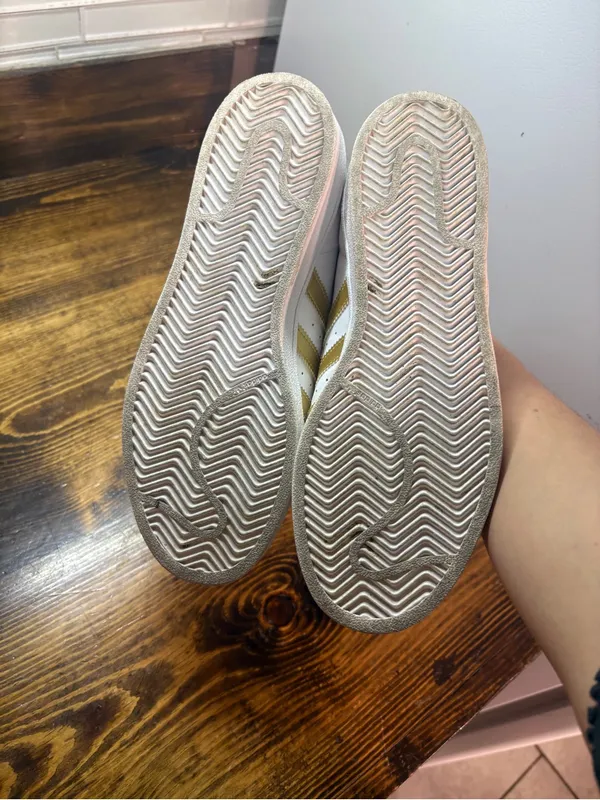 Adidas white and gold superstar sneakers size 7 - Image 7
