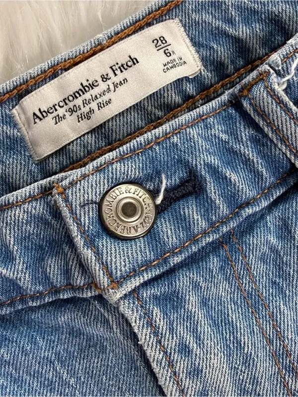 Abercrombie The 90’s Relaxed High Rise Cuffed Jeans - Image 4