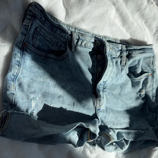 Old Navy OG Straight High Rise Denim Shorts Size 16 Light Wash Distressed - Image 3