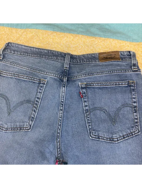Levi's 518 Superlow Boot Cut Woman’s 11S JR Jeans Denim Levi Pants Light Wash - Image 5