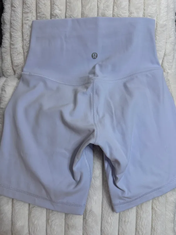 Lululemon NWOT HR 6” Shorts Size 4 - Image 2