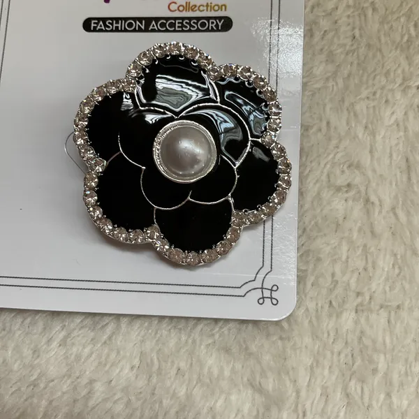 Flower Brooch Black - Image 3