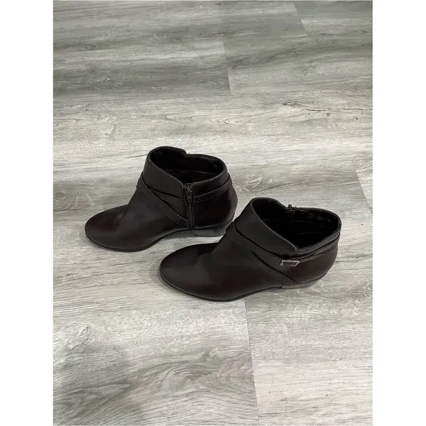 London Fog Faux Leather Women's Brown Ankle Boots with Side Zip - Image 5