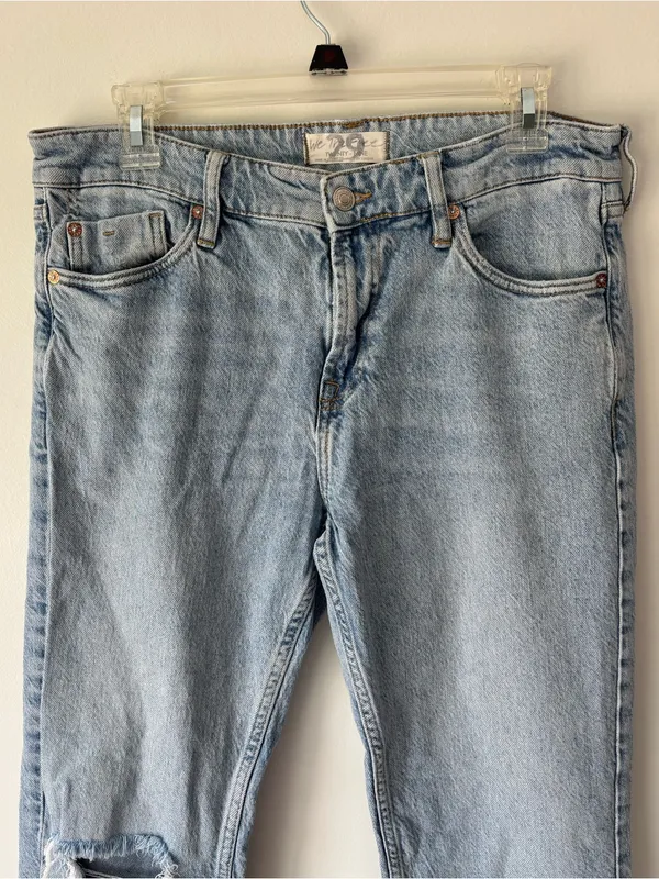 We The Free Light Wash Denim Jeans Straight Leg Distressed Blowout Knee - Image 2