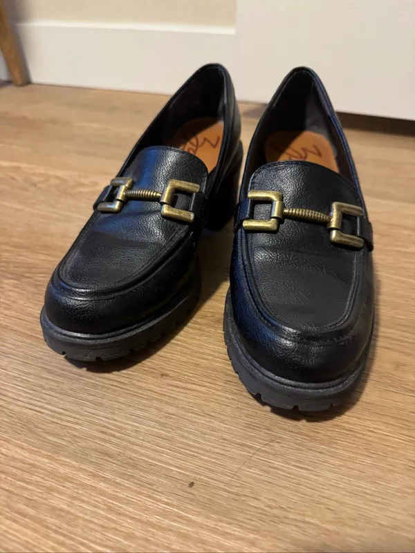 Zodiac Black Leather Horsebit Lug-Sole Loafers Women’s Sz 8 - Image 4