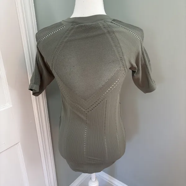 ATHLETA Diamond Mesh Trophy Seamless Short Sleeve Tee‎ Green Size Small Shirt - Image 3