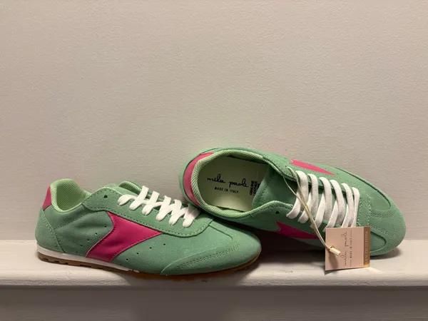 NWOB Mila Paoli Sneakers Size 6.5 - Image 2