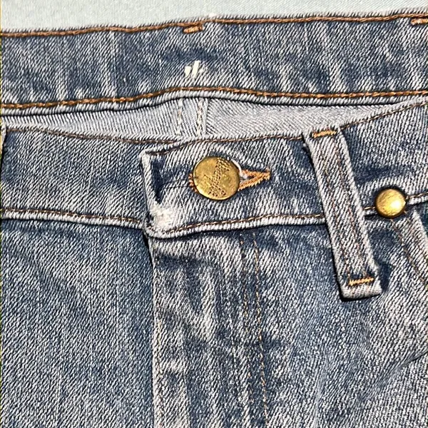 Vintage style wrangler‎ cut off denim shorts medium wash - Image 5