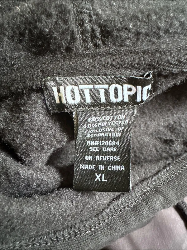Hot Topic Black Hoodie Label Detail - Image 3