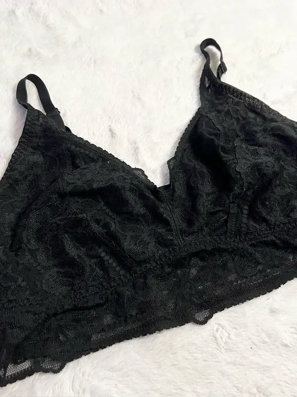 VS PINK Black Lace Bralette Size Large Wireless Comfortable - Image 3