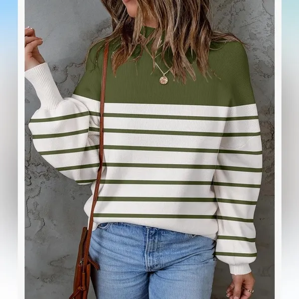 Boutique Brand Size Medium Green and White Turtleneck Long-Sleeve Sweater - Image 2