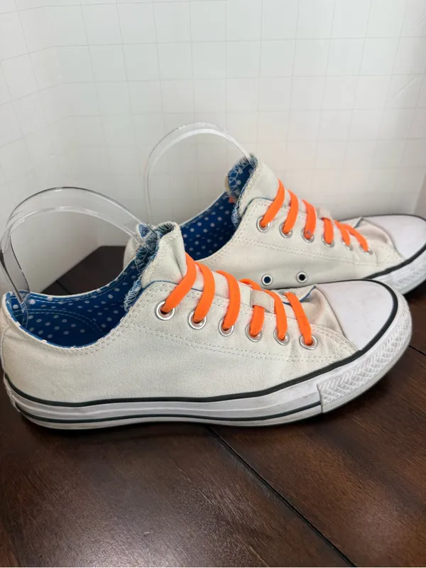 Converse Chuck Taylor Women’s 8 All Star Low-Top White and Orange Shoe Lace - Image 2
