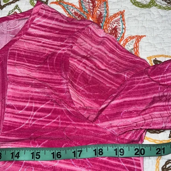Sami & Jo size medium womens fuchsia short sleeve blouse lightweight stretchy - Image 3