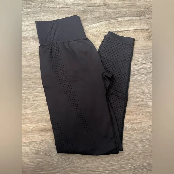 Nwot Black High Waisted Yoga Leggings S/M - Image 8