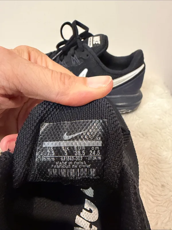 Nike Zoom Structure 22 Running Sneakers Black White Athletic Athleisure SZ 7.5 - Image 4