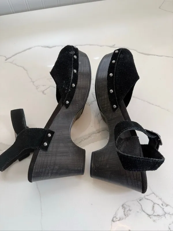 House of Harlow Black Suede Cherub Clogs size 8 - Image 5