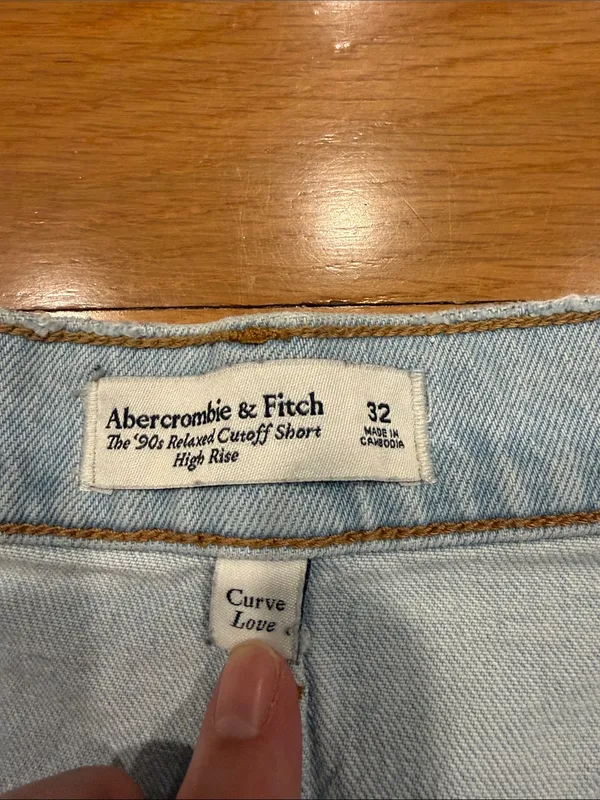 Abercrombie & Fitch the 90s relaxed high rise cutoff jeans shorts size 32 . - Image 2