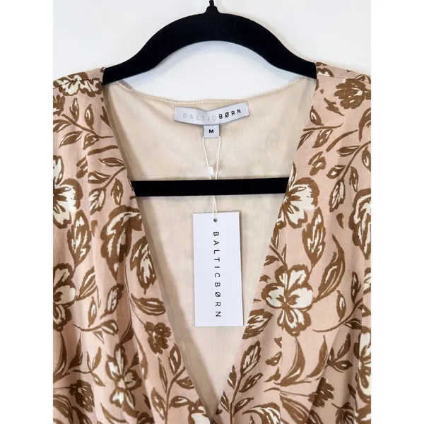 NWT Baltic Born Romper Brown Connor Taupe Floral V Neck Short Sleeve Boho Medium - Image 4