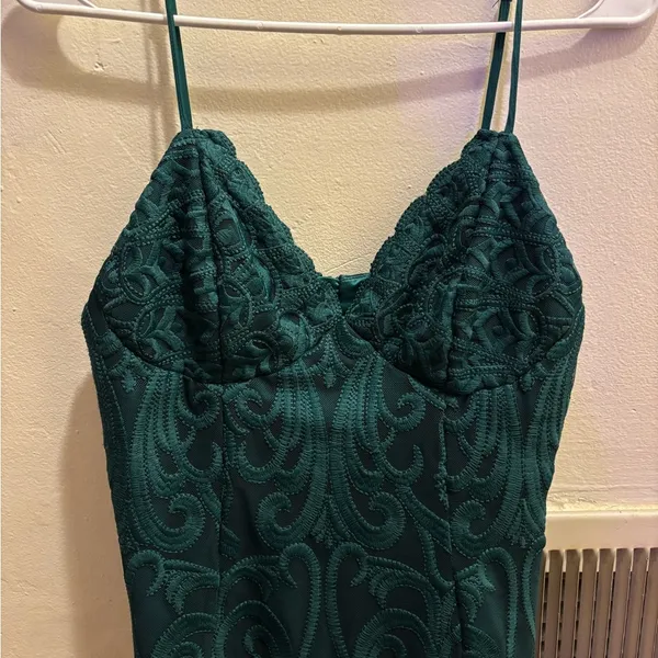 Green Sheath Cocktail Dress with Plunge Neckline - Image 3