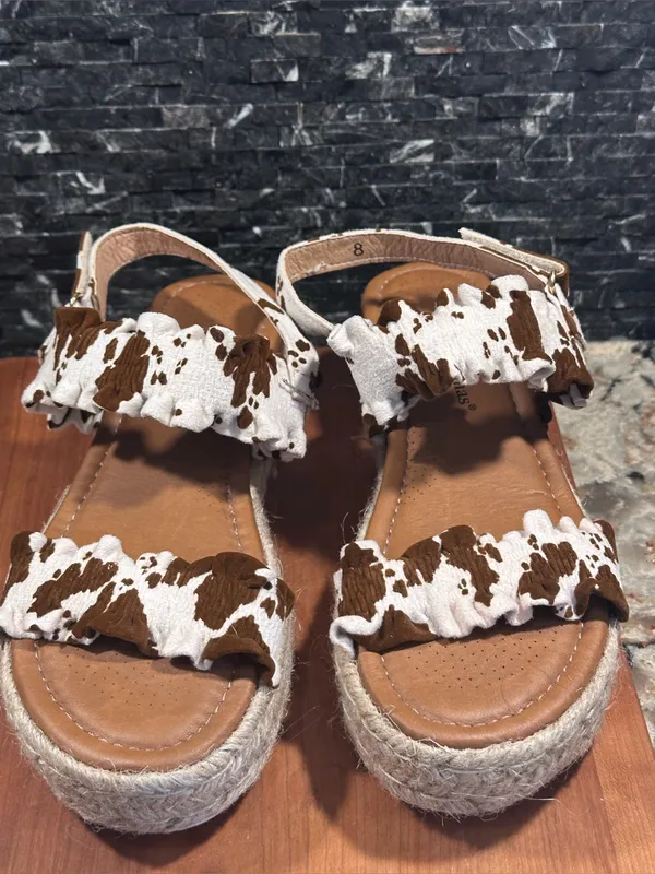 Pierre Dumas Women's Magic 9 Beige Cow Print Sandals Ruffled Size 8 - Image 2