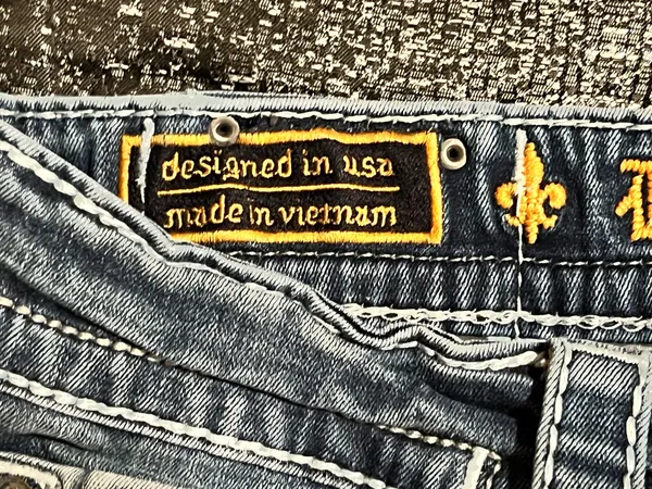 Womens 32" Rock Revival Feeny Straight Distressed Cutoff Denim Capris - Image 14
