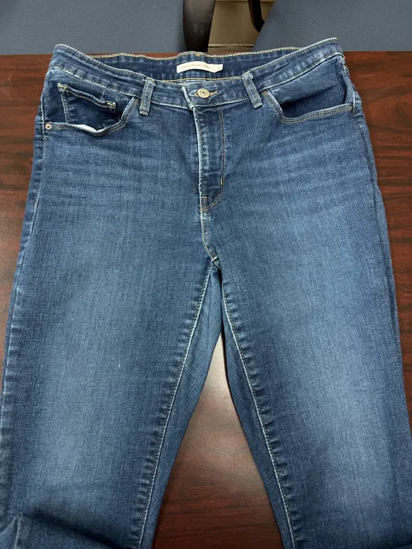 Levi’s Class Mid Rise Skinny Denim Jeans Size 31 (12) - Image 2