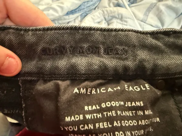 American Eagle Curvy Mom Jeans size 6 - Image 4