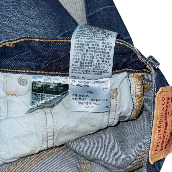 Levi’s 501 Cutoff Denim Jean Shorts Women’s 28 Button Fly Raw Hem Frayed Split - Image 7