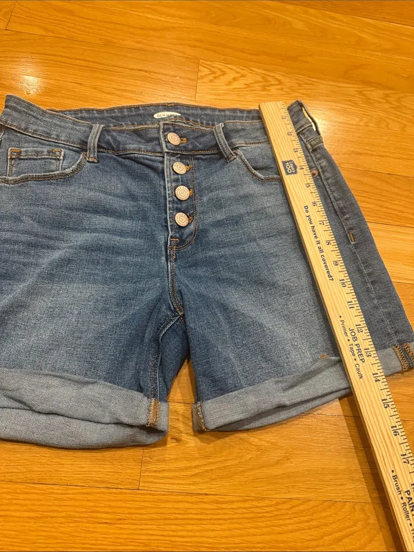 Old Navy button fly Jean shorts size 6 . - Image 3