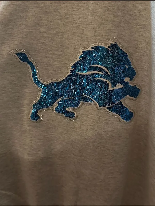 Detroit lions Gray Crewneck Sweatshirt with sequin Blue Lion Logo Size XL - Image 4