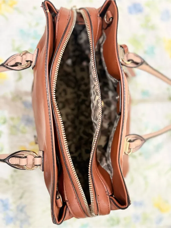 GUESS Brown Tote with Light Pink Handles - Image 5