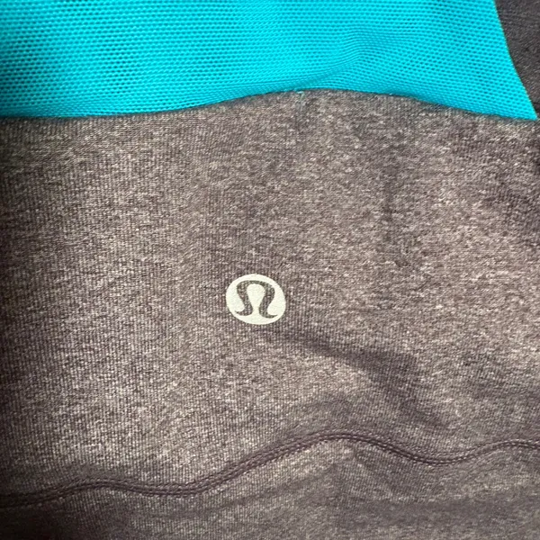 🌟 Lululemon Scoop Neck Racerback Tank with Shelf Bra - Size 6 - Grey/Green 🌟 - Image 3