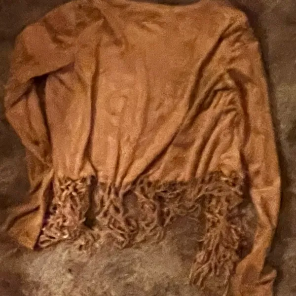 Tan faux suede Shein jacket with fringe. Size small and never worn. - Image 3