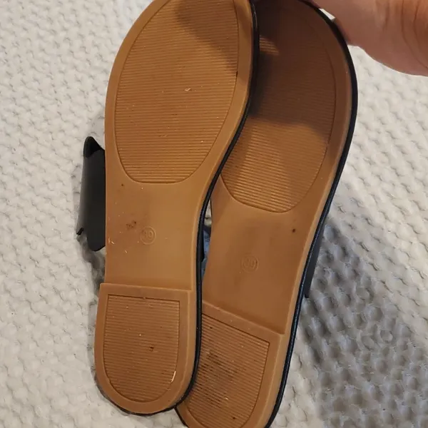 Cute Flat Black Sandals Size 39 (8) (#20) - Image 4