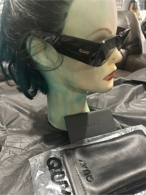 Quay Australia Black Slim Rectangle Sunglasses - Image 4