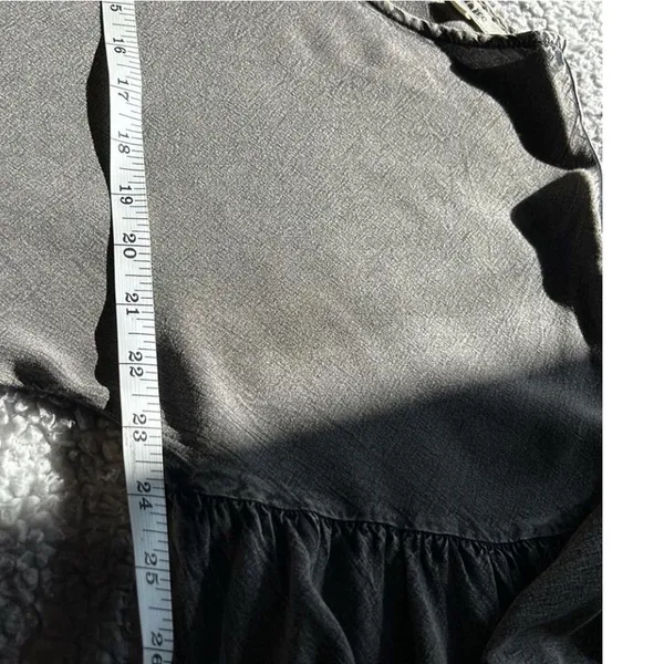 L'affaire ruffled gray boho rayon grunge tiered distressed top ...
Gray Size M Size M - Image 3
