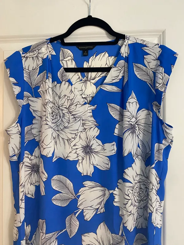 Banana Republic Blue And White Floral Top - Image 2