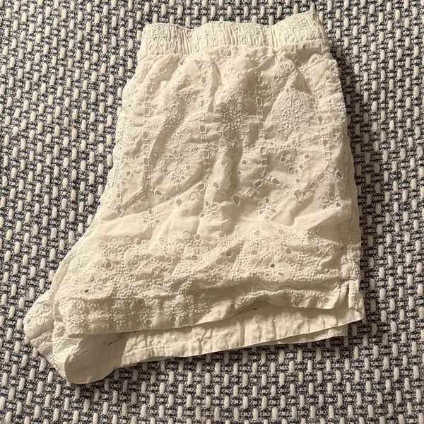 Abercrombie White Eyelet Lace Shorts - Image 6