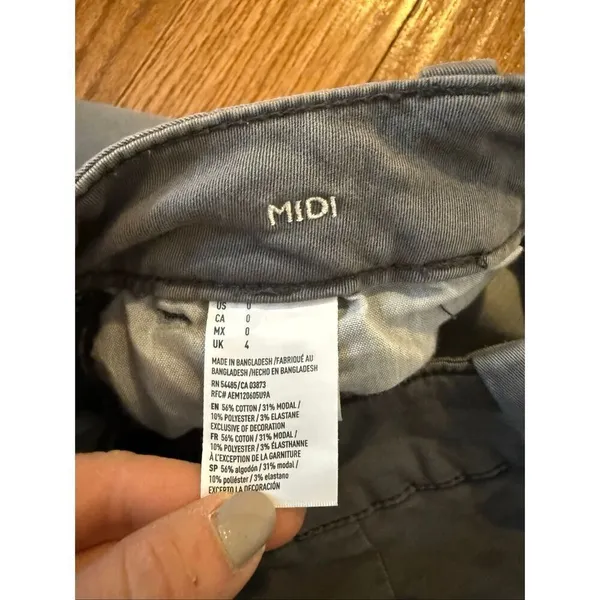 American Eagle Midi chino short size 4 blue - Image 5
